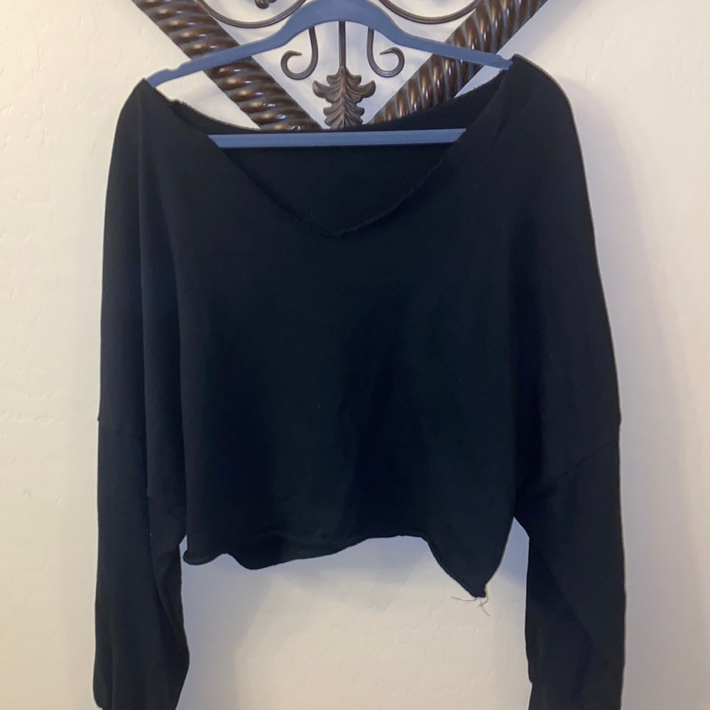Black crop sweatshirt
